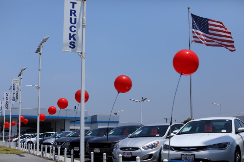 &copy; Reuters. FILE PHOTO: Used cars are shown for sale in National City, California