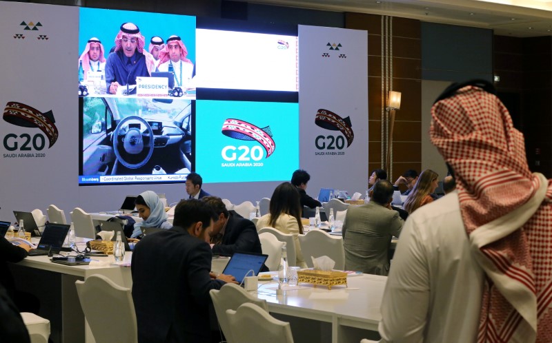 &copy; Reuters. FILE PHOTO: Journalists sit in the media center during the meeting of G20 finance ministers and central bank governors in Riyadh