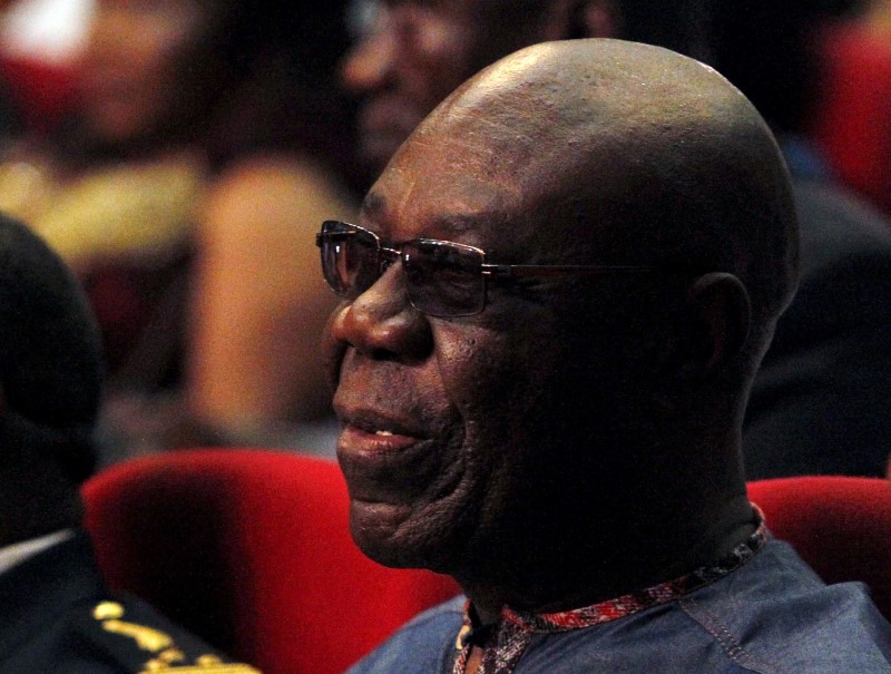 &copy; Reuters. MANU DIBANGO EMPORTÉ PAR LE CORONAVIRUS À 86 ANS