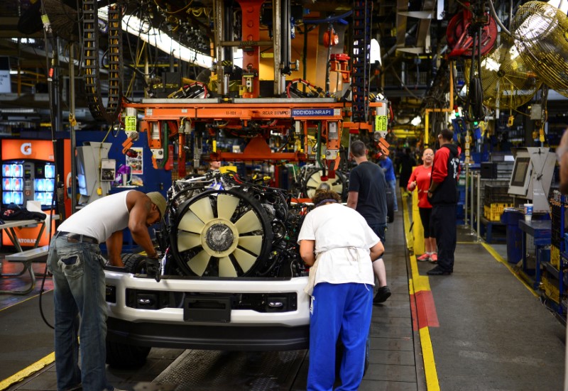 &copy; Reuters. Workers assemble a Ford truck at the new Louisville Ford truck plant in Louisville