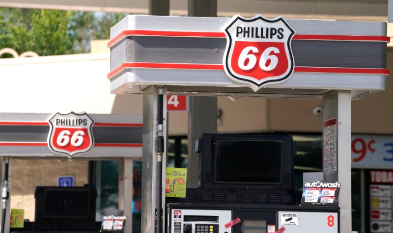 &copy; Reuters. The Phillips 66 gas station in Superior