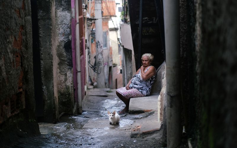 &copy; Reuters. Maria das Neves, de 76 anos, moradora do Complexo do Alemão