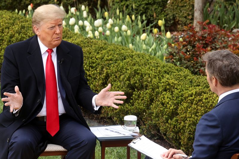 © Reuters. Presidente dos EUA, Donald Trump, durante entrevista à Fox News na Casa Branca, em Washington