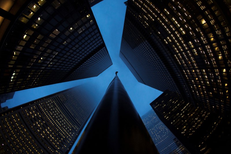 &copy; Reuters. FILE PHOTO: Buildings are seen in the financial district in Toronto