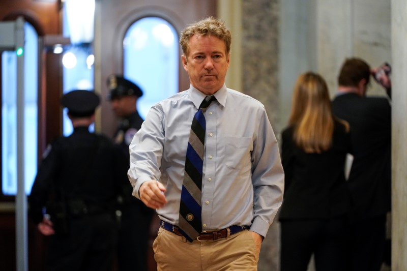 © Reuters. Senator Paul (R-KY) arrives as the Trump impeachment trial continues in Washington.