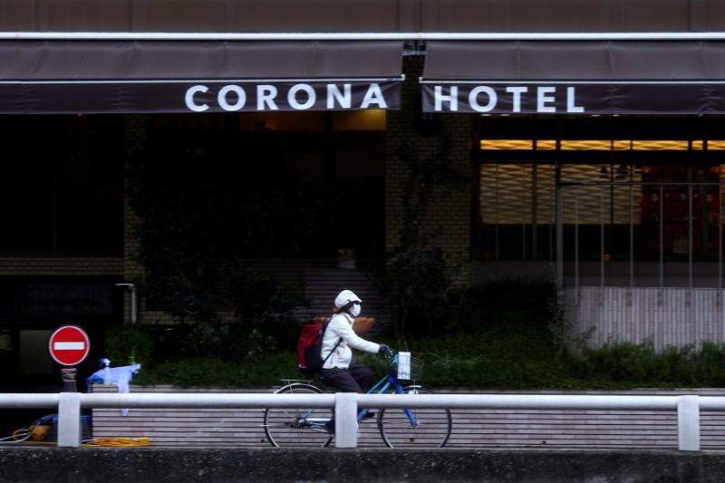 © Reuters. A man, wearing protective mask following an outbreak of the coronavirus disease (COVID-19), is pictured in front of Corona Hotel in Osaka