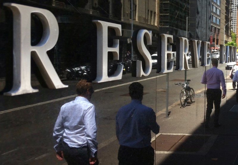 &copy; Reuters. Pedestrians walk past the Reserve Bank of Australia building in central Sydney