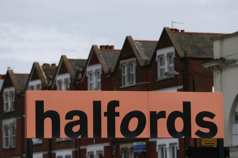 Halfords forecasts 25% sales drop, tries to save cash