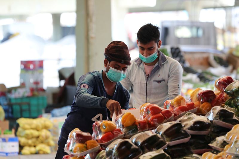 &copy; Reuters. أسعار الغذاء ترفع التضخم في السعودية في فبراير مع تأثر الطلب بفيروس كورونا