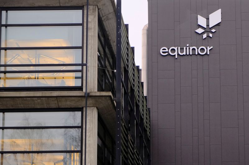 © Reuters. Logo da Equinor na sede da empresa, em Stavanger, Noruega