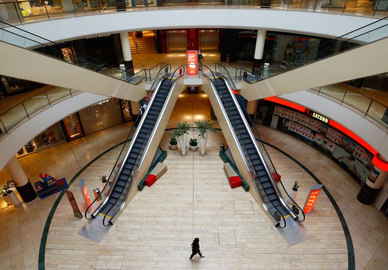 &copy; Reuters. A person is seen inside an empty shopping mall during a partial lockdown in Leverkusen