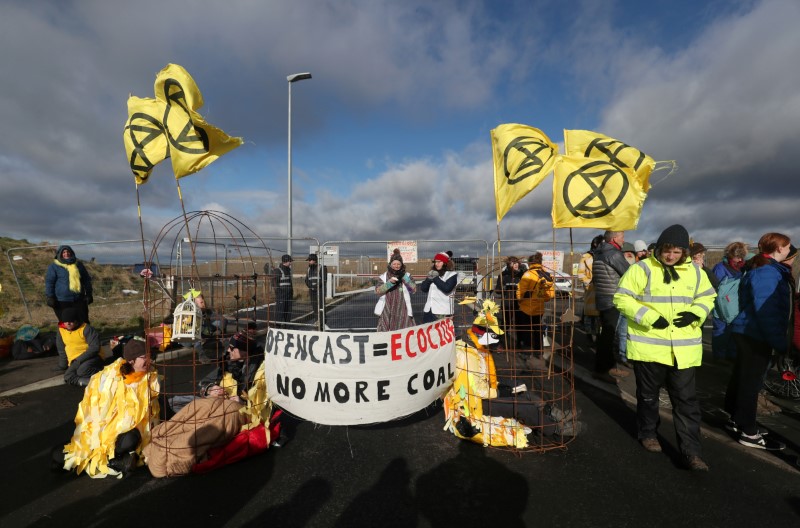 &copy; Reuters. FILE PHOTO: XR protest at Banks Group&apos;s open-cast coal mine in Bradley