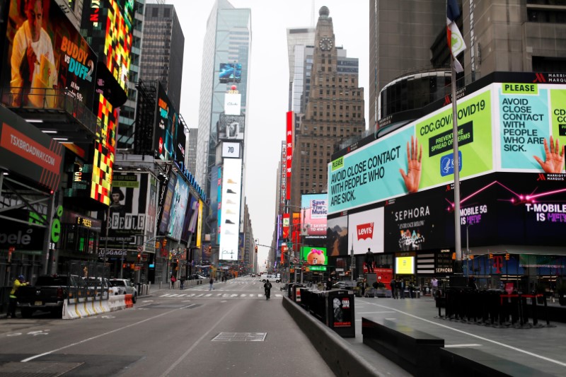 © Reuters. A message about protecting yourself from the coronavirus disease (COVID-19) is seen on an electronic billboard in a nearly empty Times Square
