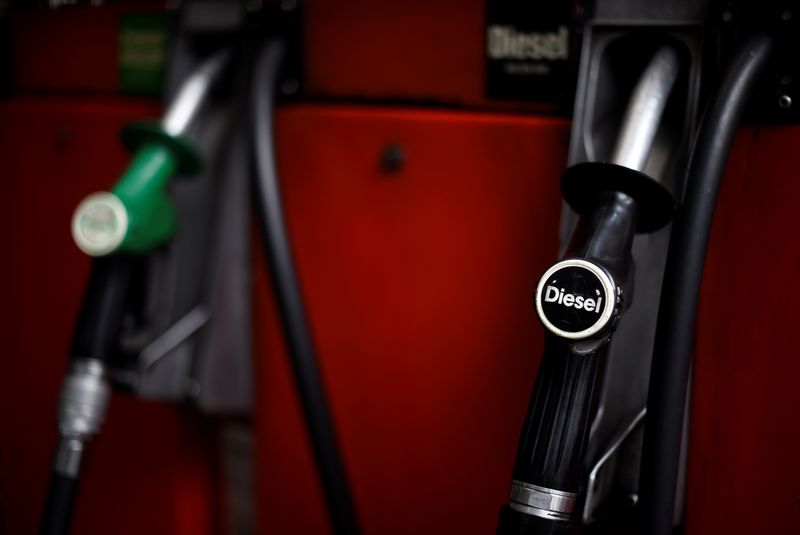 &copy; Reuters. FILE PHOTO:  Fuel pumps are seen at a Texaco petrol station in London