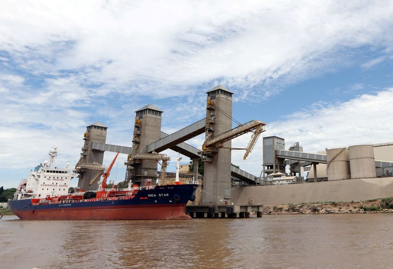 &copy; Reuters. Terminal no porto de Rosario, Argentina