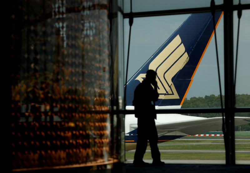 &copy; Reuters. A Singapore Airlines plane sits on the tarmac at Singapore&apos;s Changi Airport