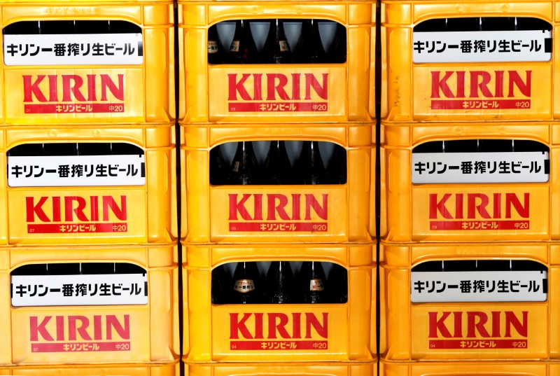 &copy; Reuters. FILE PHOTO: Plastic cartons containing Kirin brand beer bottles are seen at Kirin Brewery Co. Yokohama Factory in Yokohama