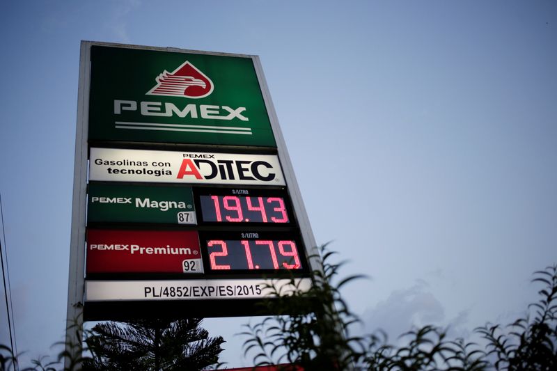 © Reuters. FILE PHOTO: A sign of state-owned company Petroleos Mexicanos PEMEX shows their prices of the gasoline at a gas station in Monterrey