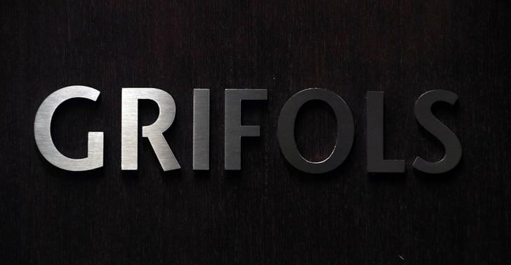 &copy; Reuters. El logo de Grifols en su sede en Sant Cugat del Vallès, cerca de Barcelona, España, el 25 de mayo de 2018