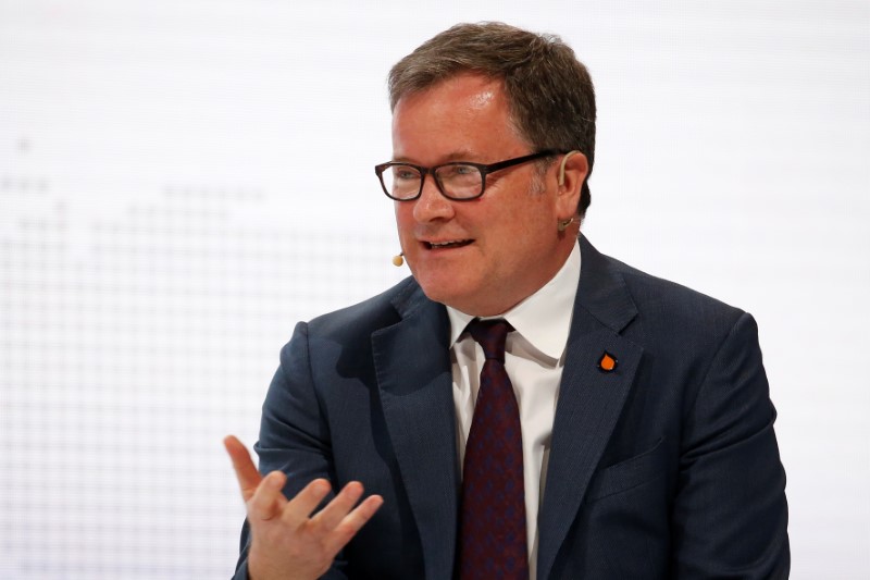 &copy; Reuters. FILE PHOTO:  Vitol CEO Russell Hardy speaks during the 20th Asia Oil &amp; Gas Conference in Kuala Lumpur