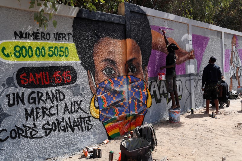 © Reuters. Graffiti artists from RBS crew work on their mural to encourage people to protect themselves amid the outbreak of the coronavirus disease (COVID-19), in Dakar