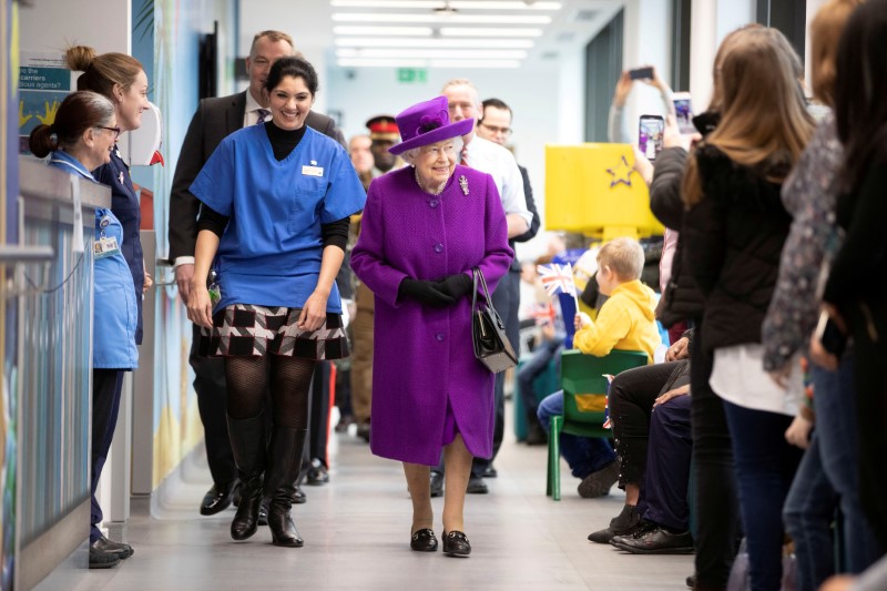 &copy; Reuters. FILE PHOTO: Britain&apos;s Queen Elizabeth visits the Royal National ENT &amp; Eastman Dental Hospitals