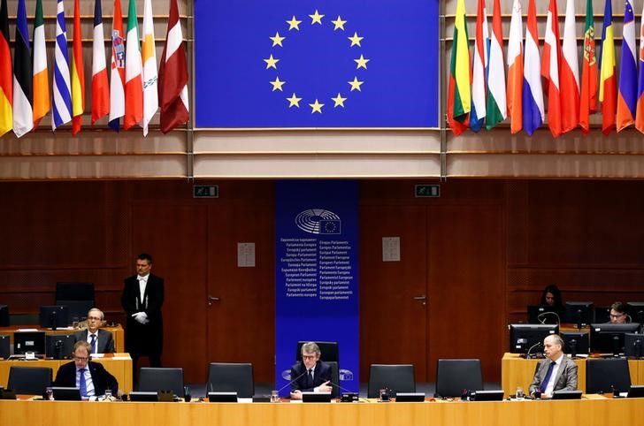 &copy; Reuters. Il presidente del Parlamento europeo David Sassoli gestisce una sessione straordinaria a Bruxelles