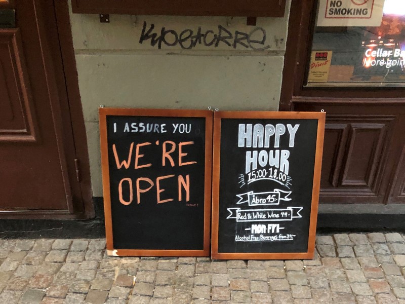 © Reuters. Sign assures people that bar is open during coronavirus outbreak in Stockholm