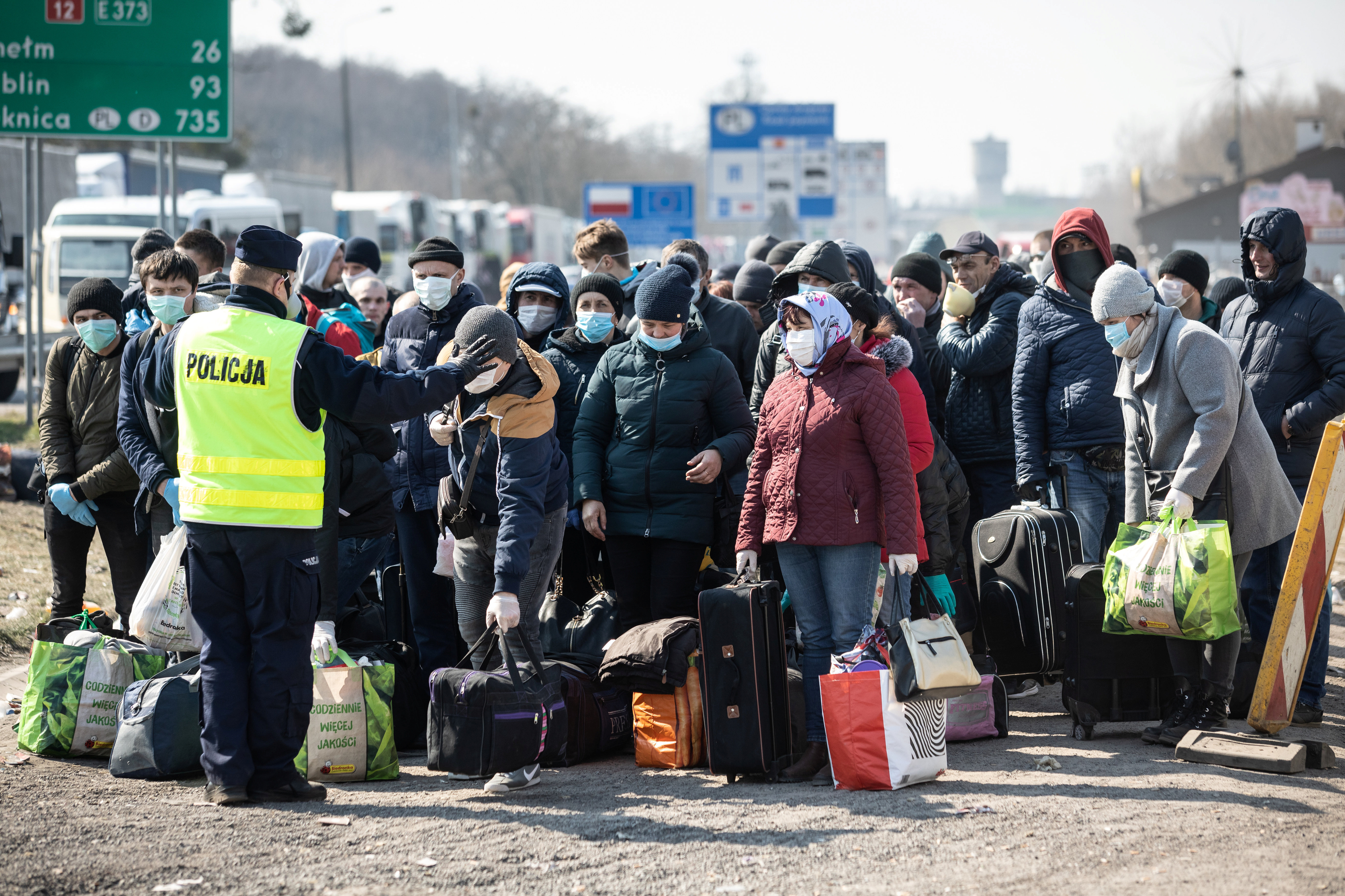 Украинцы сбежали. Заробитчане из Украины в Польше. Украинские беженцы в Польше. Украинские гастарбайтеры в Польше. Украинские мигранты в Польше.
