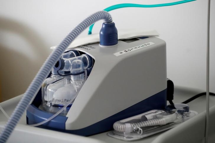 &copy; Reuters. Modelo de respirador usado em pacientes de Covid-19 em hospital na França