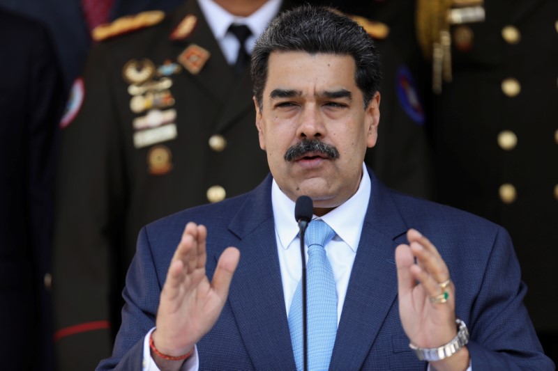 © Reuters. Venezuela's President Maduro holds a news conference at Miraflores Palace in Caracas