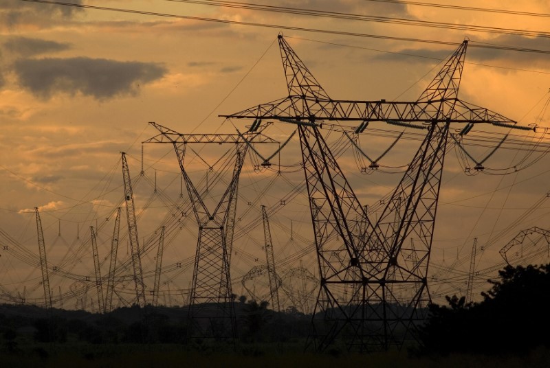 © Reuters. Torres e linhas de transmissão de energia na região de Marabá (PA)