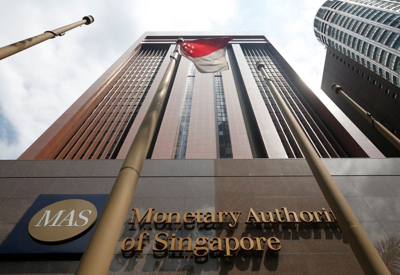 &copy; Reuters. シンガポール中銀、予想通り金融政策を緩和　深刻な景気後退に備え