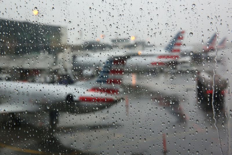 &copy; Reuters. FILE PHOTO: Airplanes are seen parked through a rain soaked window at their gates during a winter nor&apos;easter at LaGuardia Airport in New York