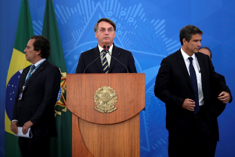 &copy; Reuters. ブラジル大統領、コロナ感染拡大でも経済活動継続訴え　反発強まる