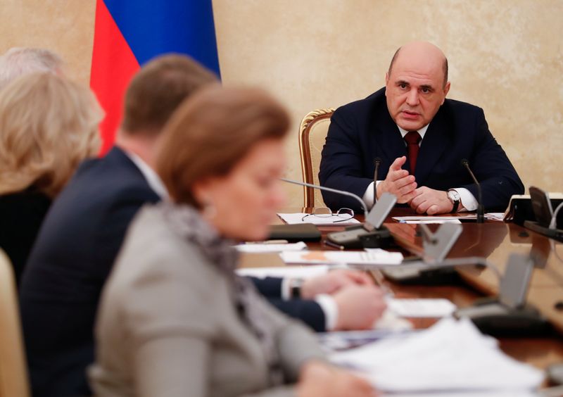 &copy; Reuters. رئيس الوزراء الروسي يطلب من حكام المناطق فرض قيود على التنقلات مثل موسكو