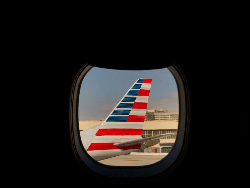 &copy; Reuters. FILE PHOTO: An American Airlines airplane sits on the tarmac at LAX in Los Angeles