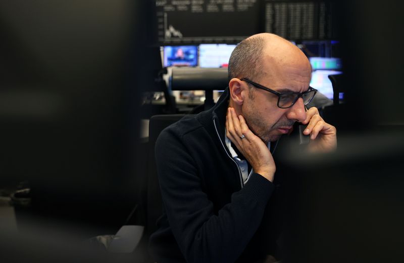 &copy; Reuters. Un operatore di mercato della Borsa di Francoforte