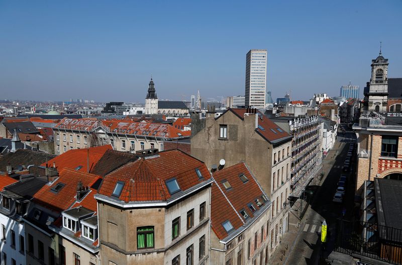 &copy; Reuters. Vista general de casas y edificios de oficinas en Bruselas durante el confinamiento impuesto por el Gobierno belga para frenar el brote de coronavirus (COVID-19), en Bruselas