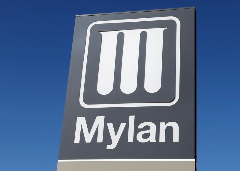 &copy; Reuters. FILE PHOTO: Logo of Mylan Laboratories, a company primarily engaged in the commercialization of generic drugs is pictured in Merignac near Bordeaux