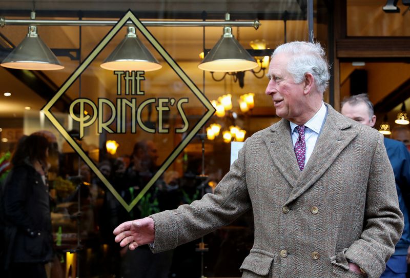 &copy; Reuters. CORONAVIRUS: LE PRINCE CHARLES EST SORTI DE L&apos;ISOLEMENT