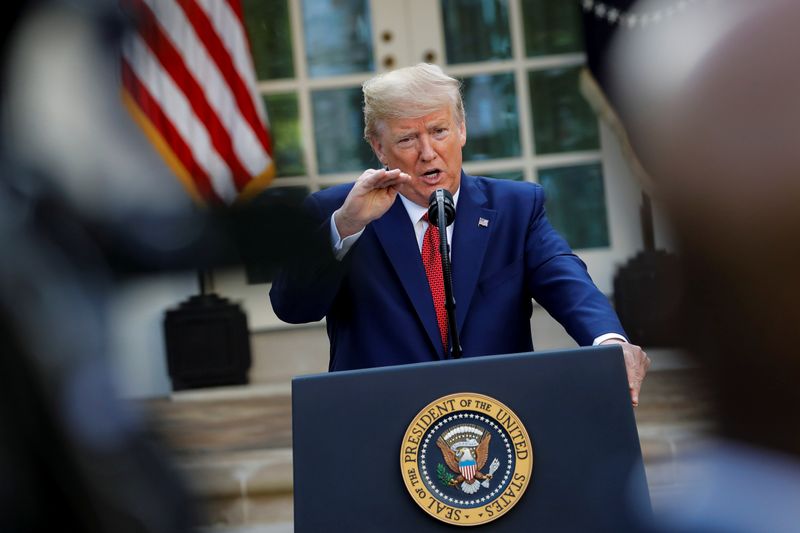 &copy; Reuters. Президент США Дональд Трамп выступает во время пресс-конференции в Розовом саду Белого Дома