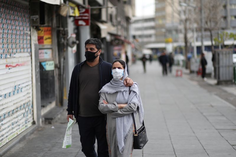 &copy; Reuters. イラン、新型コロナ死者117人増加　より厳格な措置検討