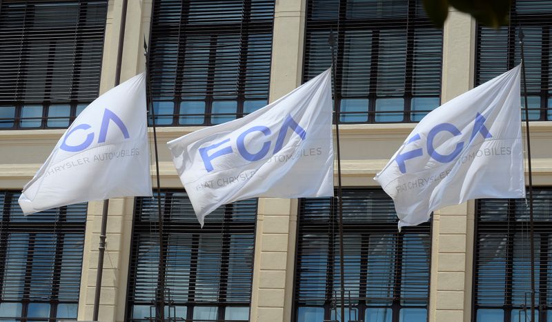 &copy; Reuters. Il logo di Fiat Chrysler Automobiles (Fca) presso il quartier generale di Torino