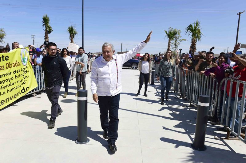 &copy; Reuters. Mexico&apos;s President Andres Manuel Lopez Obrador waves to people as he arrives at an event in San Luis Rio Colorado