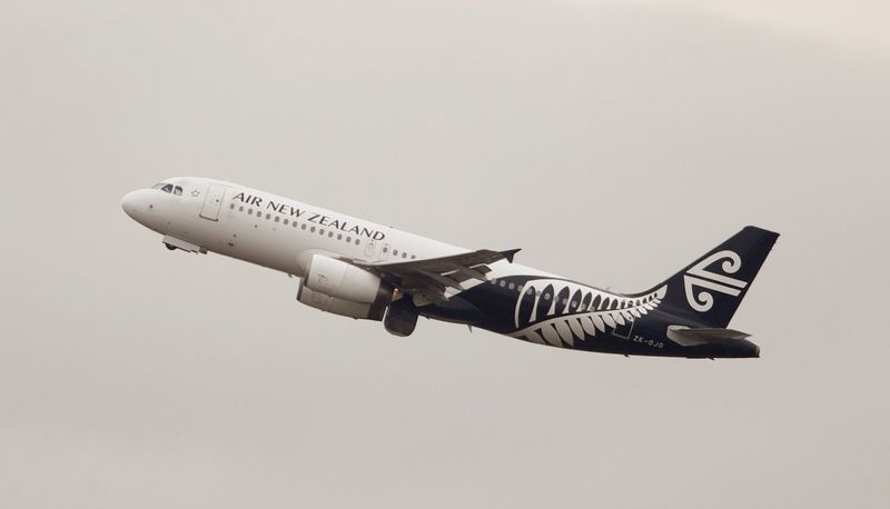 &copy; Reuters. FILE PHOTO: An Air New Zealand Airbus A320 plane takes off from Kingsford Smith International Airport in Sydney