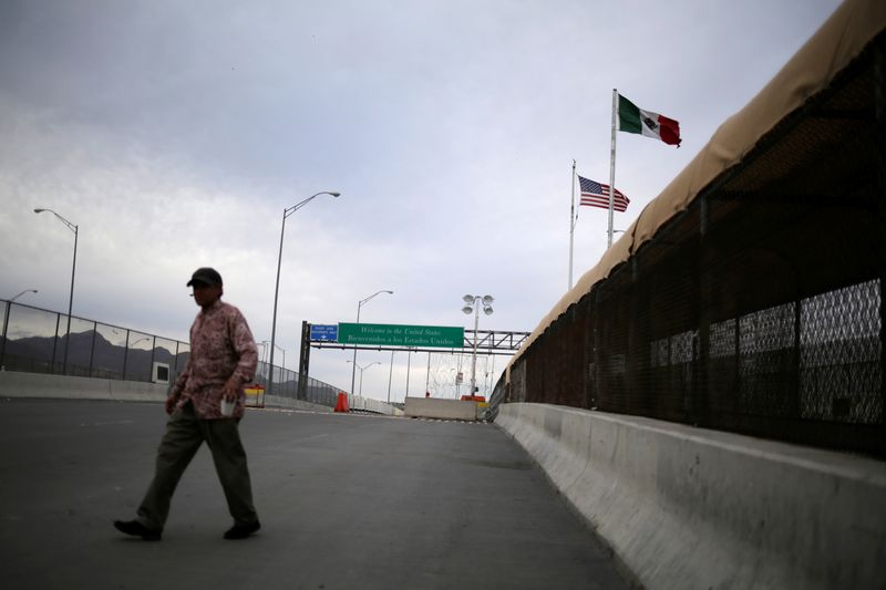&copy; Reuters. A view of the Paso del Norte International Border Bridge in Mexico