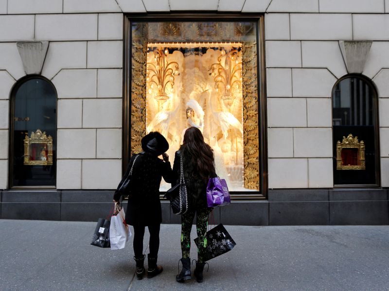 &copy; Reuters. Holiday shoppers look at store windows at Henri Bendel store on 5th Avenue in New York