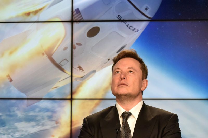 &copy; Reuters. FILE PHOTO: SpaceX founder and chief engineer Elon Musk attends a post-launch news conference to discuss the  SpaceX Crew Dragon astronaut capsule in-flight abort test at the Kennedy Space Center
