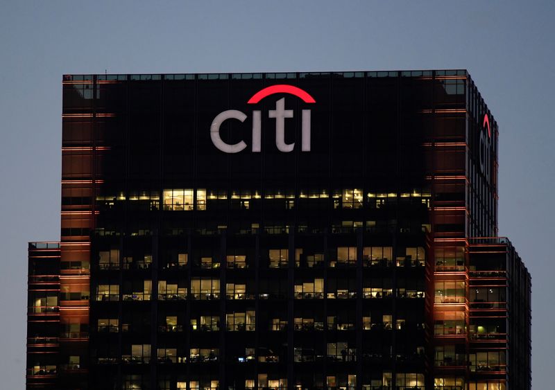 &copy; Reuters. Workers are seen in at Citibank offices in the Canary Wharf financial district in London